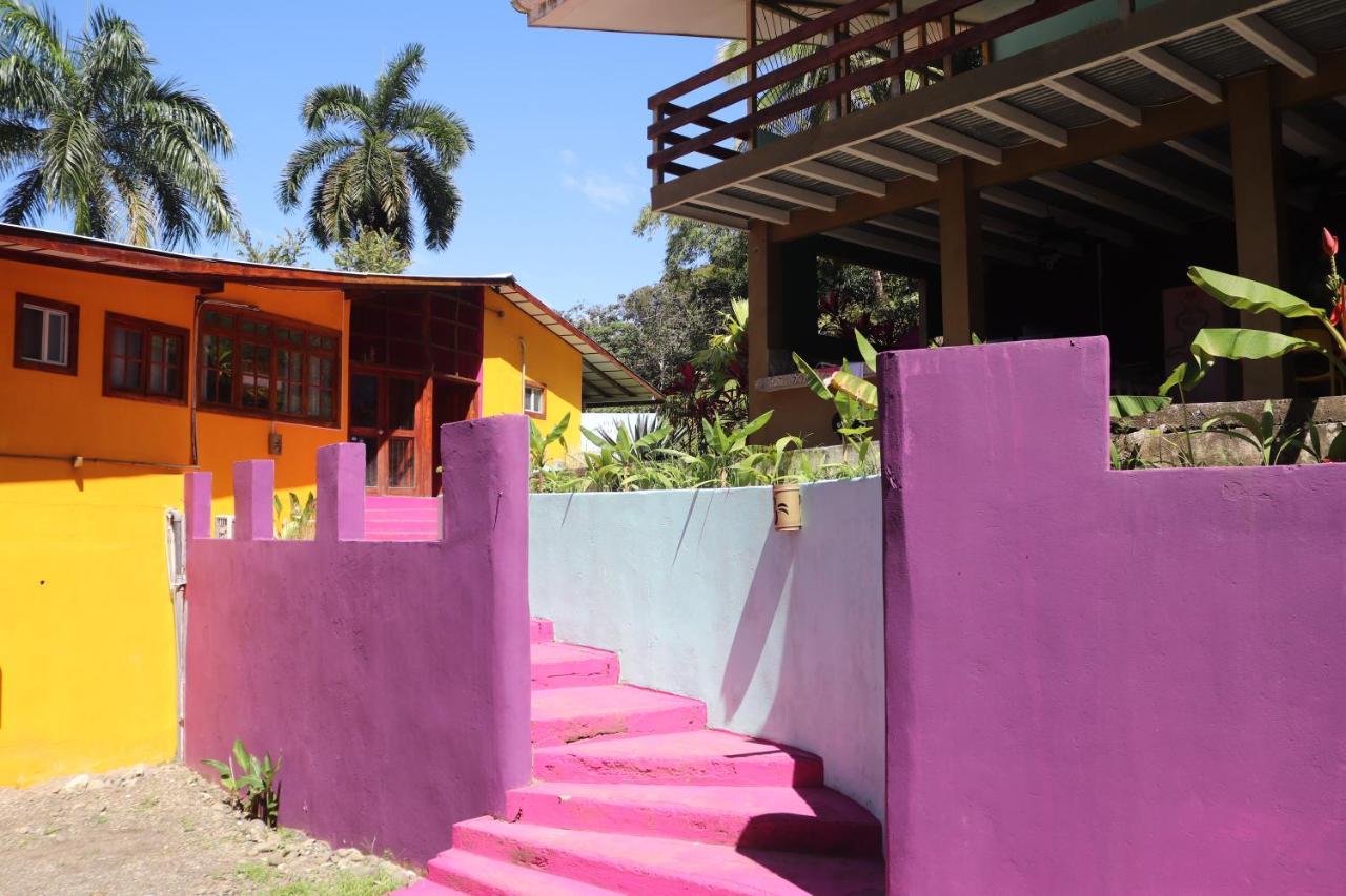 Planet B Hostal *
