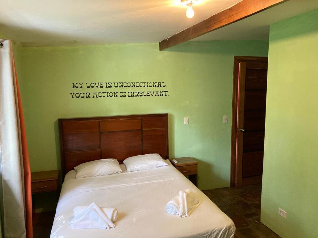 Planet B Hostal *